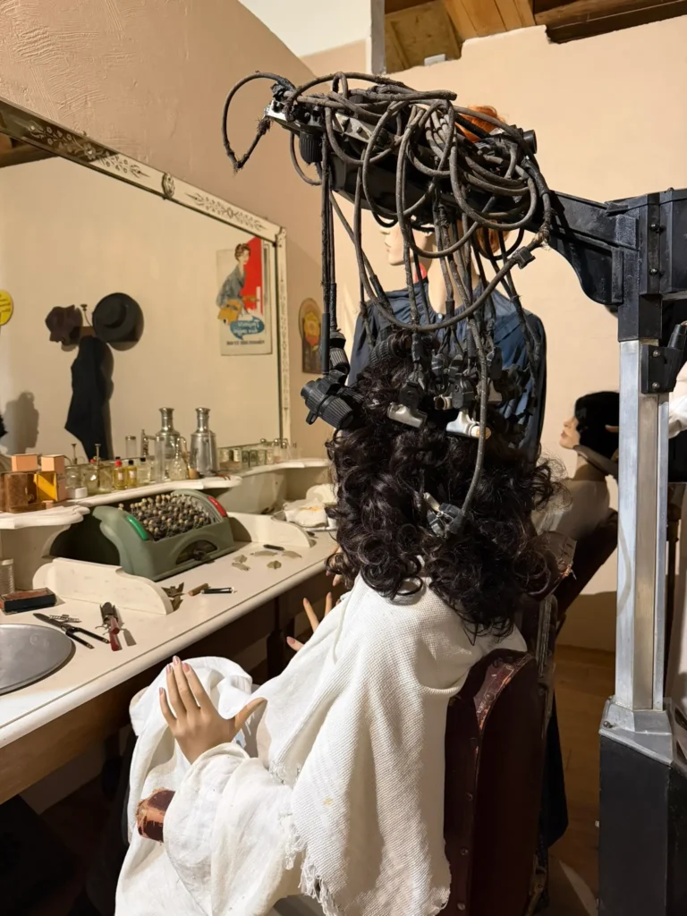 larzac-musee-traditions-coiffeuse