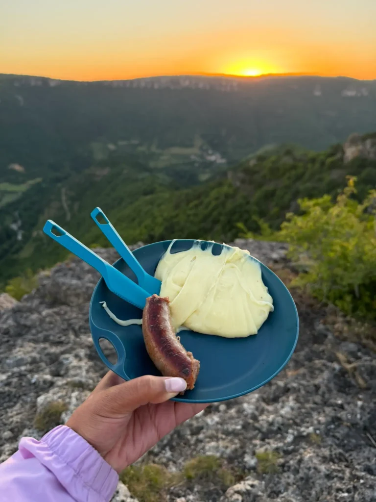visiter-larzac-aligo-saucisse